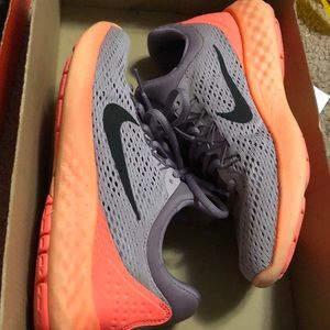 Women’s Nike lunar skyelux